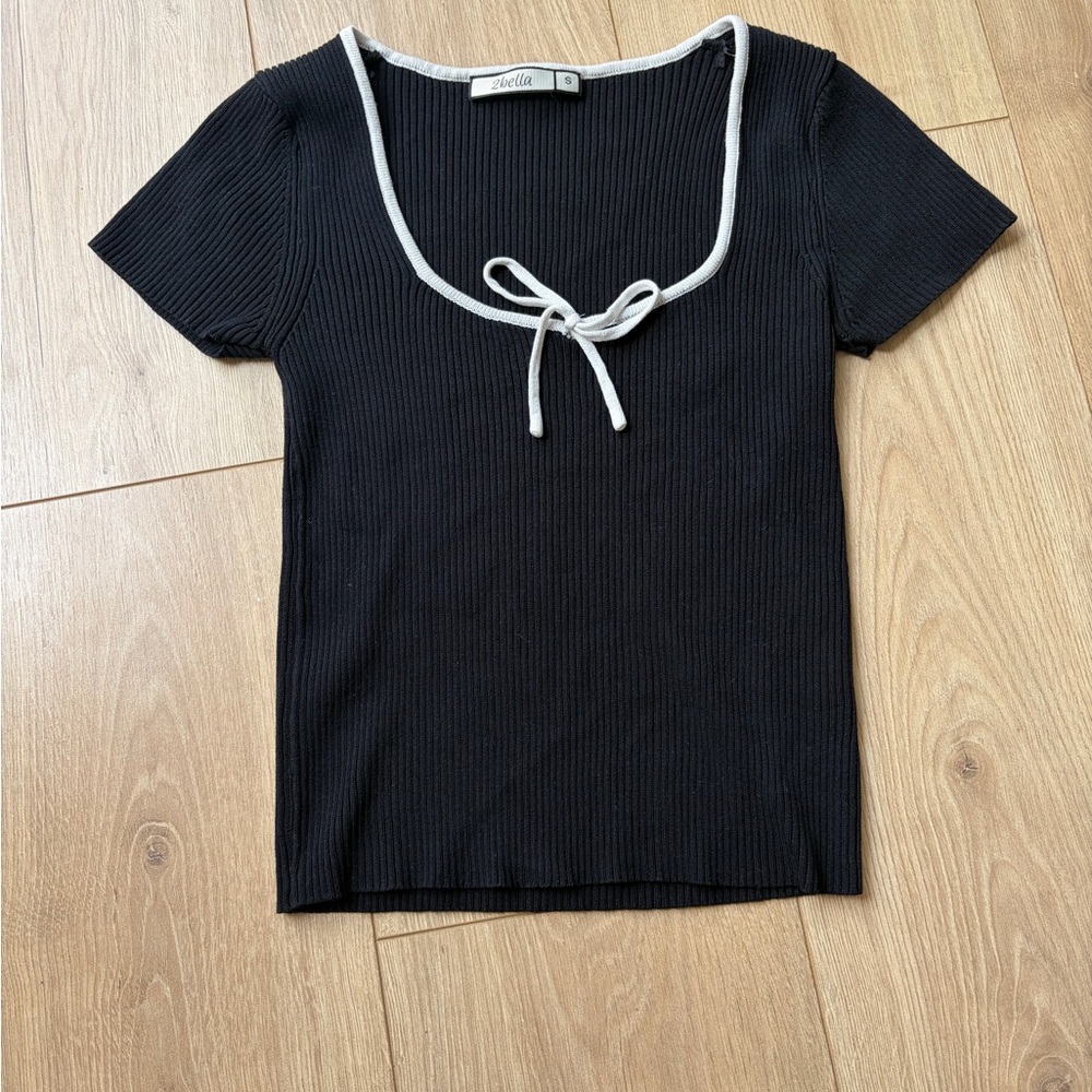 Zorella Black Ribbed Scoop Neck Tee with White Contrast Tie
